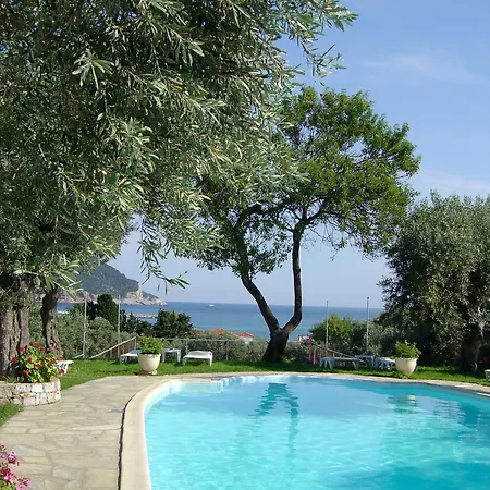 Del Sol E Skopelos Town